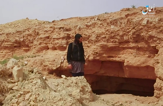 داعش آثار تاریخی ۸ هزار ساله حومه دیرالزور را تخریب کرد + تصاویر داعش آثار تاریخی ۸ هزار ساله حومه دیرالزور را تخریب کرد + تصاویر
