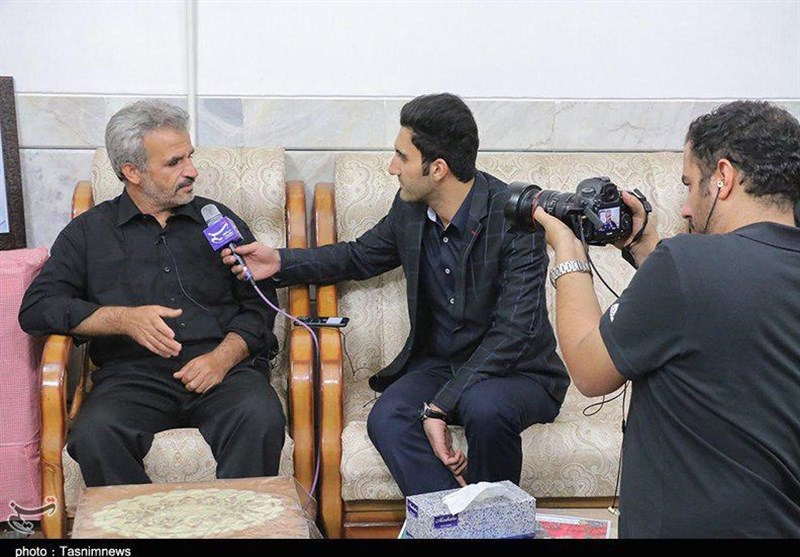 نذرش برای رفتن به سوریه "بوسیدن پای پدر و مادر" بود/ محسن رفت تا شام غریبان دیگری تکرار نشود/ داعشیها قادر به مقابله با بسیجیها نیستند نذرش برای رفتن به سوریه “بوسیدن پای پدر و مادر” بود/ محسن رفت تا شام غریبان دیگری تکرار نشود/ داعشیها قادر به مقابله با بسیجیها نیستند