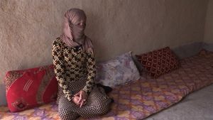 ۲۰۰ سرباز برهنه را قتل عام کردیم/قیمت کنیزها از ۱۲۰۰۰ دلار شروع میشد/ ماجرای سنگسار زن ۵۰ ساله/ دخترانی که عاشق داعشیها میشوند ۲۰۰ سرباز برهنه را قتل عام کردیم/قیمت کنیزها از ۱۲۰۰۰ دلار شروع میشد/ ماجرای سنگسار زن ۵۰ ساله/ دخترانی که عاشق داعشیها میشوند
