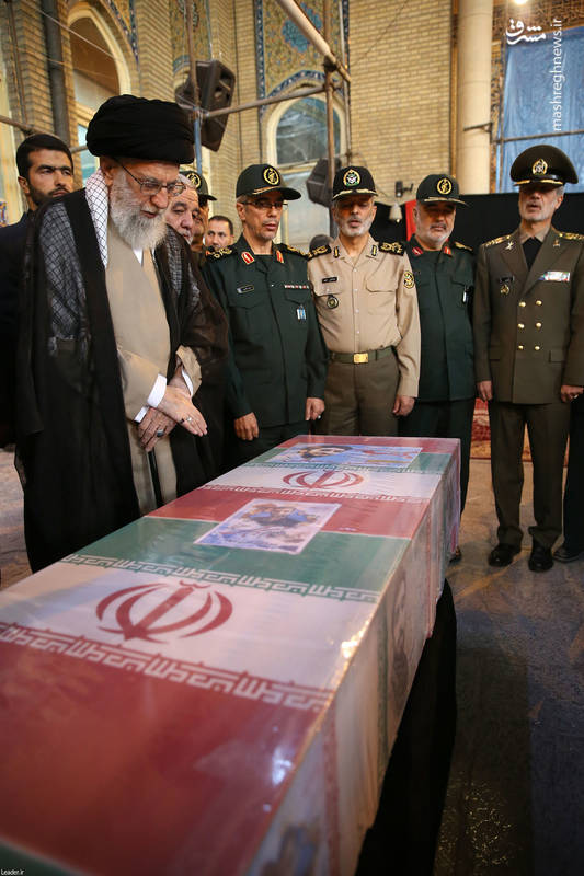 عکس/ حضور رهبرانقلاب در کنار پیکر شهید حججی عکس/ حضور رهبرانقلاب در کنار پیکر شهید حججی
