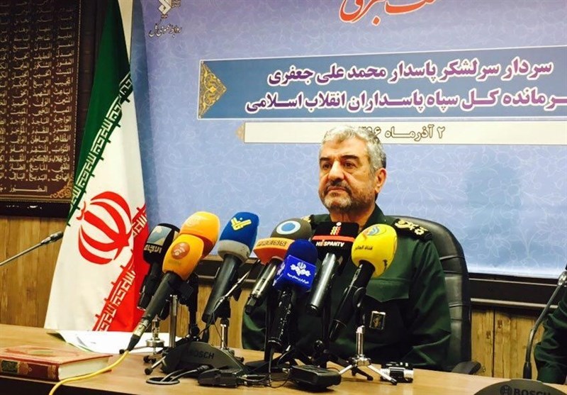 فرمانده سپاه: ایران به یمن "کمک مستشاری" میکند فرمانده سپاه: ایران به یمن “کمک مستشاری” میکند