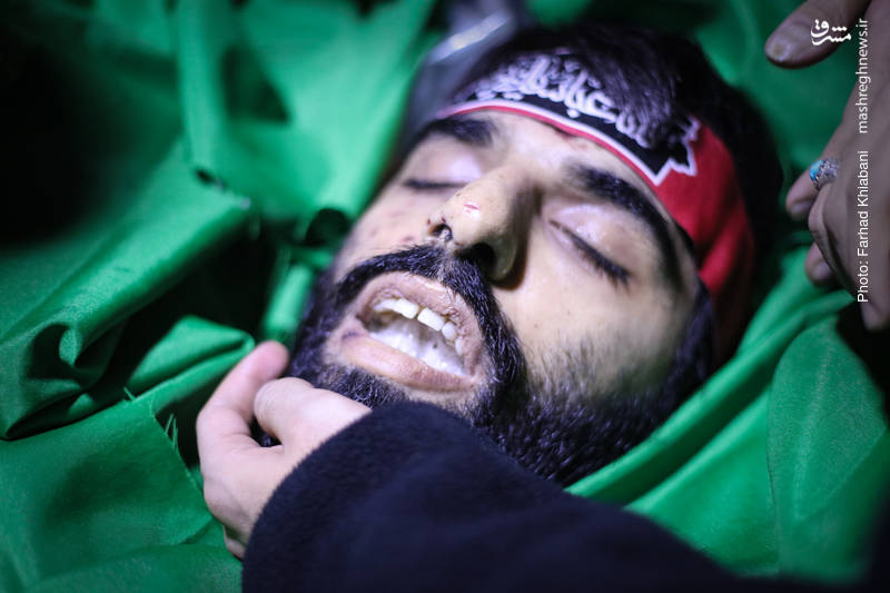 عکس/ وداع با پیکر مطهر شهید مدافع حرم "محمد عبداللهی" عکس/ وداع با پیکر مطهر شهید مدافع حرم “محمد عبداللهی”