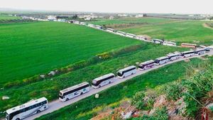 خروج ۴۳ هزار تروریست از غوطه شرقی دمشق/ تروریستهای جیشالاسلام برای ماندن یا نماندن در شهرک دوما به جان یکدیگر افتادند+ تصاویر و نقشه میدانی خروج ۴۳ هزار تروریست از غوطه شرقی دمشق/ تروریستهای جیشالاسلام برای ماندن یا نماندن در شهرک دوما به جان یکدیگر افتادند+ تصاویر و نقشه میدانی