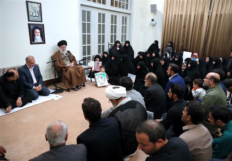 امام خامنهای: شهدای مدافع حرم نبودند راهپیمایی اربعین هم نبود امام خامنهای: شهدای مدافع حرم نبودند راهپیمایی اربعین هم نبود