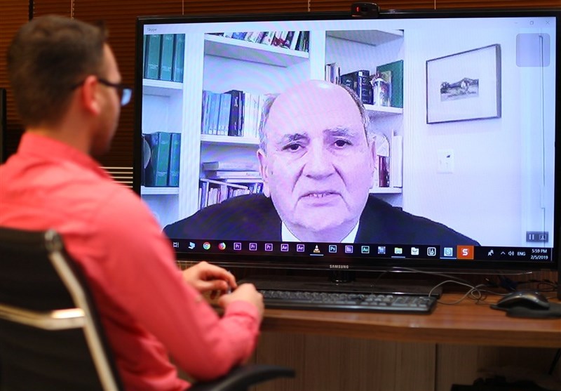 افشاگری مهم عضو دربار شاه از دلارهای سعودی برای رضا پهلوی و فرح افشاگری مهم عضو دربار شاه از دلارهای سعودی برای رضا پهلوی و فرح
