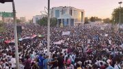 اعتراضات در سودان وارد چهارمین ماه شد/ تظاهرات متفاوت مردم در مقابل ساختمان‌های وزارت دفاع و ستاد کل ارتش + نقشه میدانی و عکس