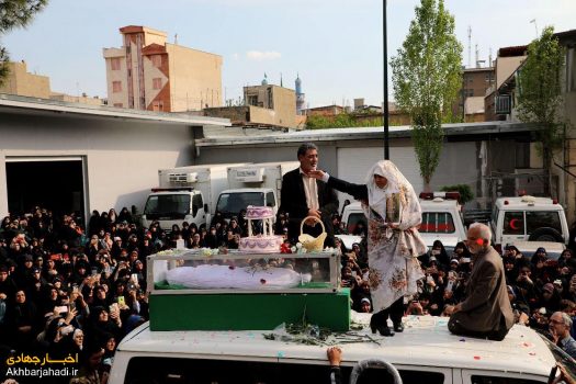 مادر شهید مدافع حرم مجید قربانخانی، مراسم عقد پسرش را در معراج شهدا برگزار کرد مادر شهید مدافع حرم مجید قربانخانی، مراسم عقد پسرش را در معراج شهدا برگزار کرد