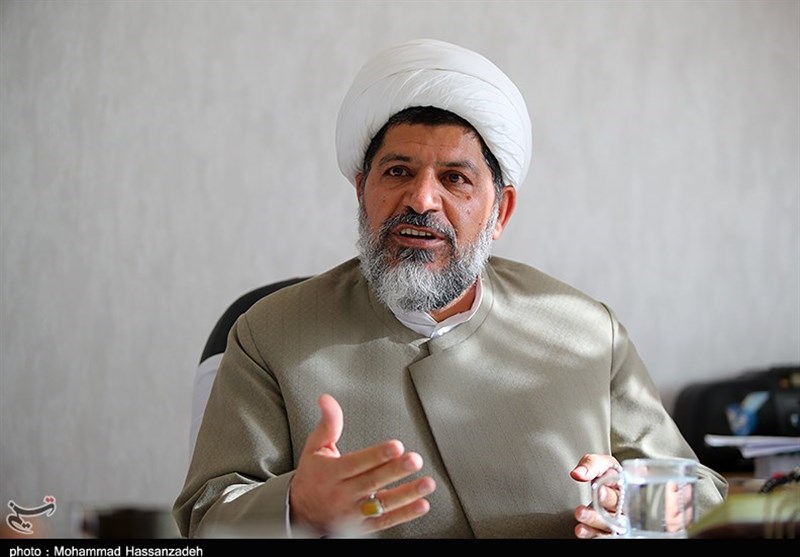 رهبر انقلاب روزانه چند ساعت کار می‌کنند؟/ حیرت فرماندهان نیروهای مسلح از تسلط آیت الله خامنه‌ای بر مسائل نظامی
