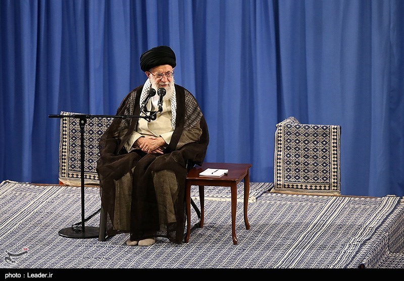 امام خامنه‌ای:گزینه قطعی ملت ایران مقاومت است/ مذاکره سم است؛ جنگ هم نمی‌شود