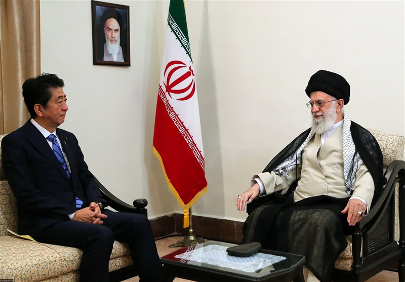 پاسخ قاطع امام خامنه ای به نخست وزیر ژاپن/ ترامپ را شایسته مبادله پیام نمی‌دانم با آمریکا مذاکره نخواهیم کرد