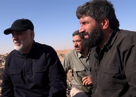 ویدئویی از حضور شهید حاج قاسم سلیمانی در جبهه دیرالزور و در خط مقدم جنگ با تکفیری‌های داعش