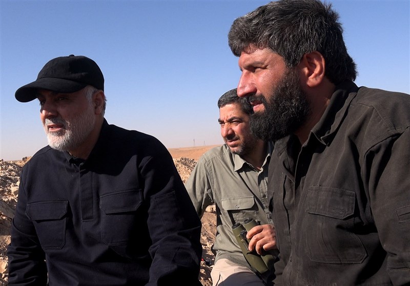 ویدئویی از حضور شهید حاج قاسم سلیمانی در جبهه دیرالزور و در خط مقدم جنگ با تکفیری‌های داعش