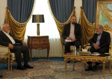 احمدیان در دیدار با هنیه: کارآمدترین راهبرد برای پایان دادن به اشغال فلسطین، مقاومت است