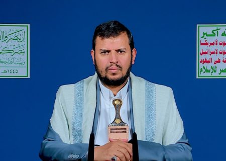 رهبر انصارالله: آمریکا برای توقف عملیات ما دست به دامان چین شد!