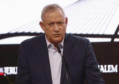 بنی گانتز: اسرائیل در زمان مناسب به حمله ایران پاسخ خواهد داد