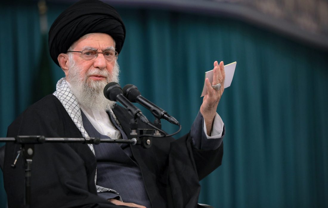 امام خامنه ای: رژیم خبیث به دست دلاورمردان ما مجازات خواهد شد