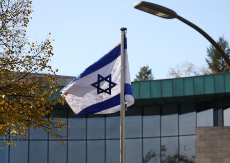 اسرائیل هیوم: جنگ یمن و تهدید ایران، زمینه همکاری امنیتی بیشتر اسرائیل با کشورهای خلیج فارس را فراهم کرده است