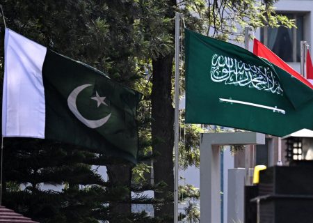 اسلام‌آباد حملات به تأسیسات انرژی عربستان را محکوم کرد؛ اعلام همبستگی شهباز شریف با ریاض!