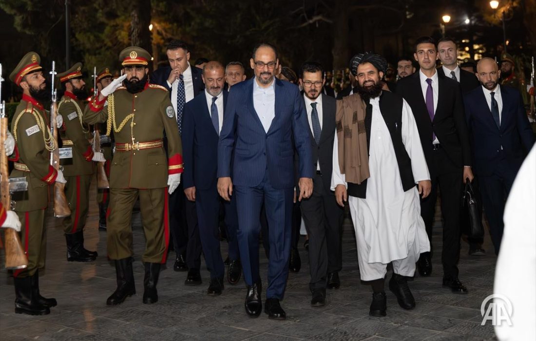 رئیس سازمان اطلاعات ترکیه در سفر به افغانستان با مقام‌های طالبان دیدار کرد